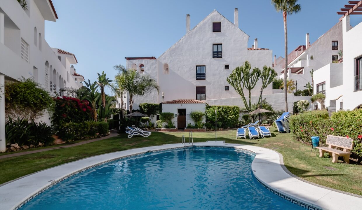 3 bedroom apartment in Nueva Andalucía, by Puerto Banus by Jacques olivier marbella