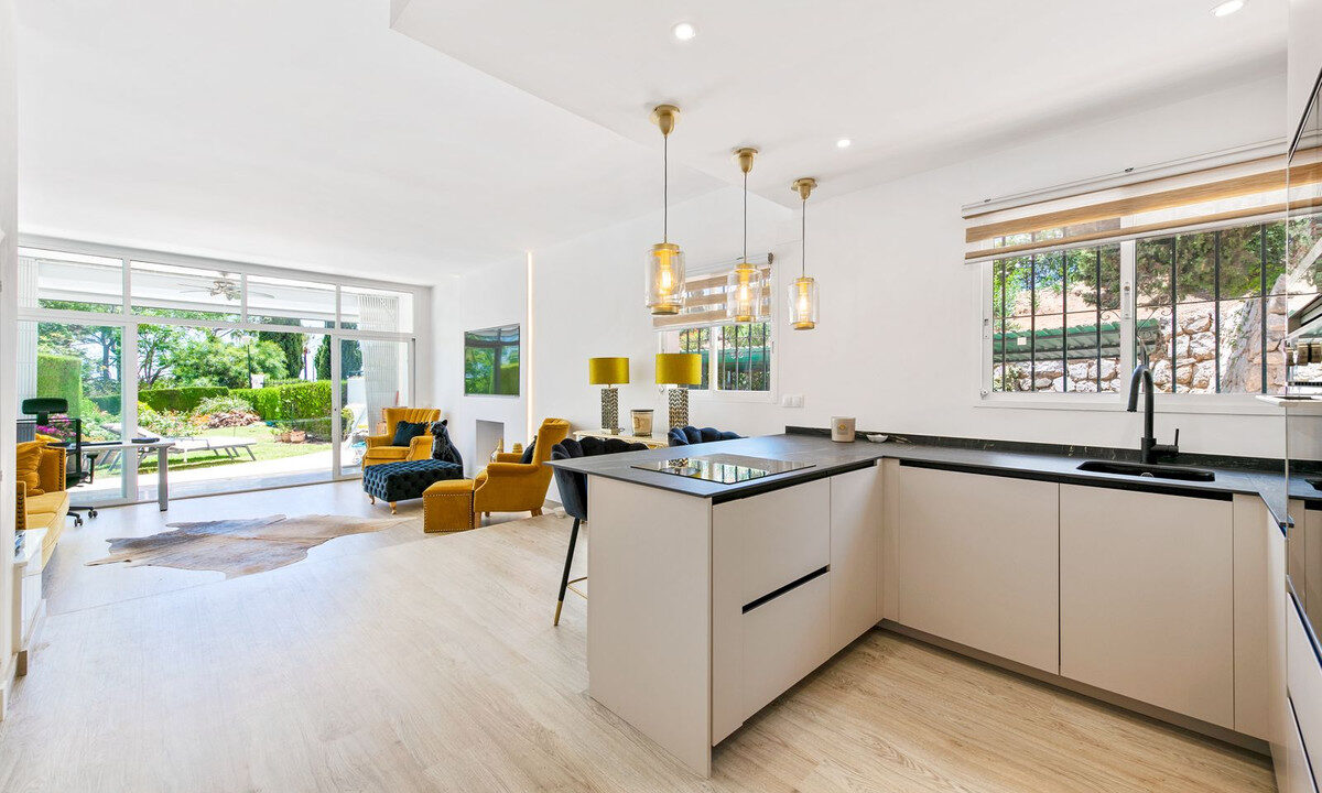 Townhouse for sale in Nueva Andalucia, Marbella