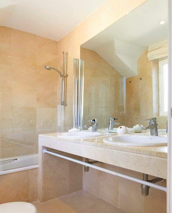 Bathroom1