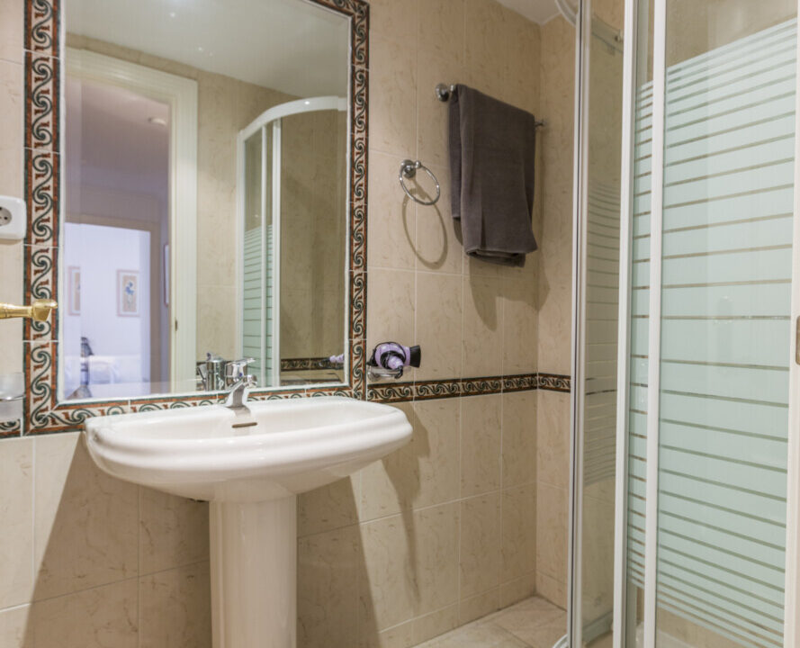 http://diegodominguezfoto.com/wpblog/real-estate-photographer-mi