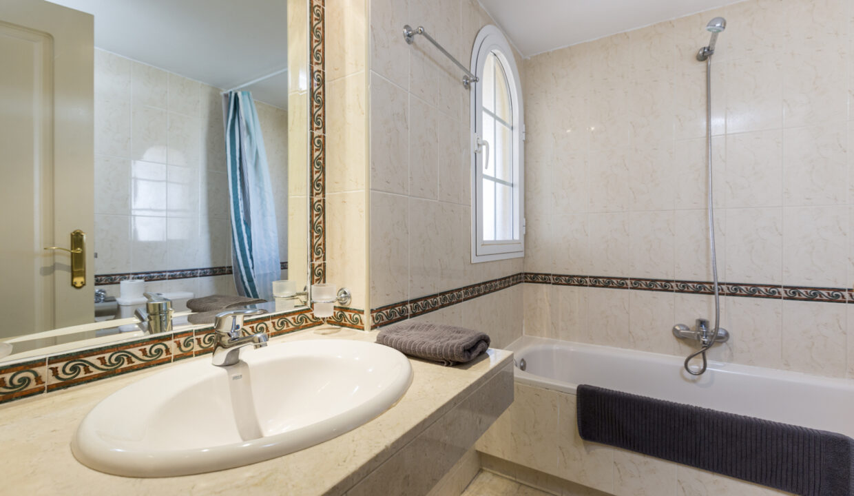 http://diegodominguezfoto.com/wpblog/real-estate-photographer-mi