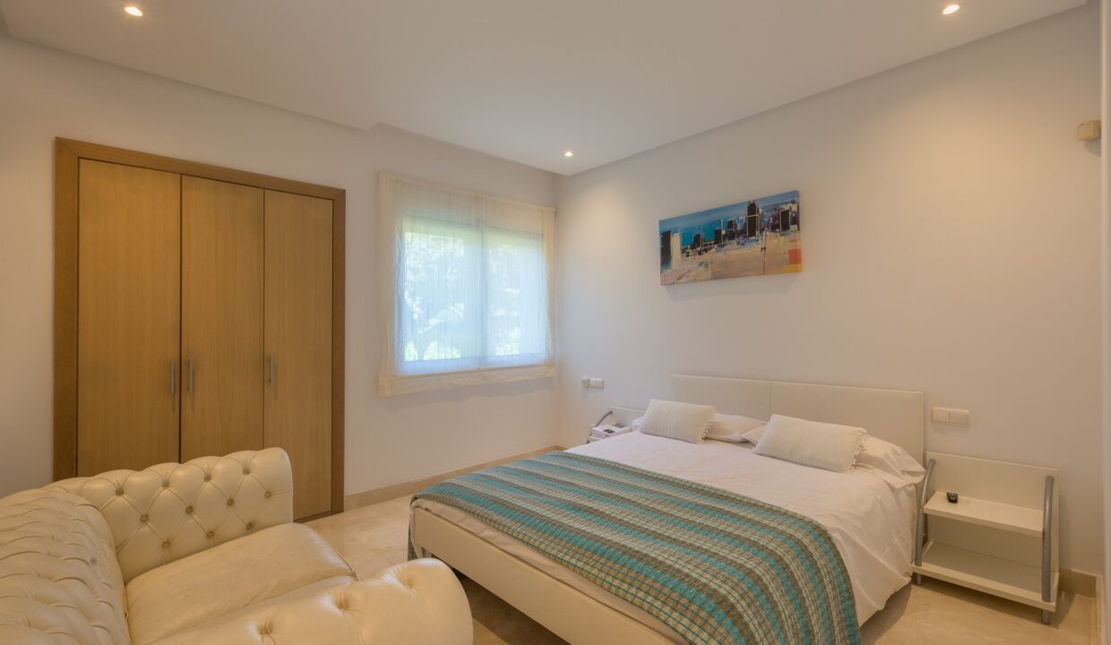 Holiday rental front line beach complex Alcazaba beach, Estepona, Spain - Jacques Olivier marbella
