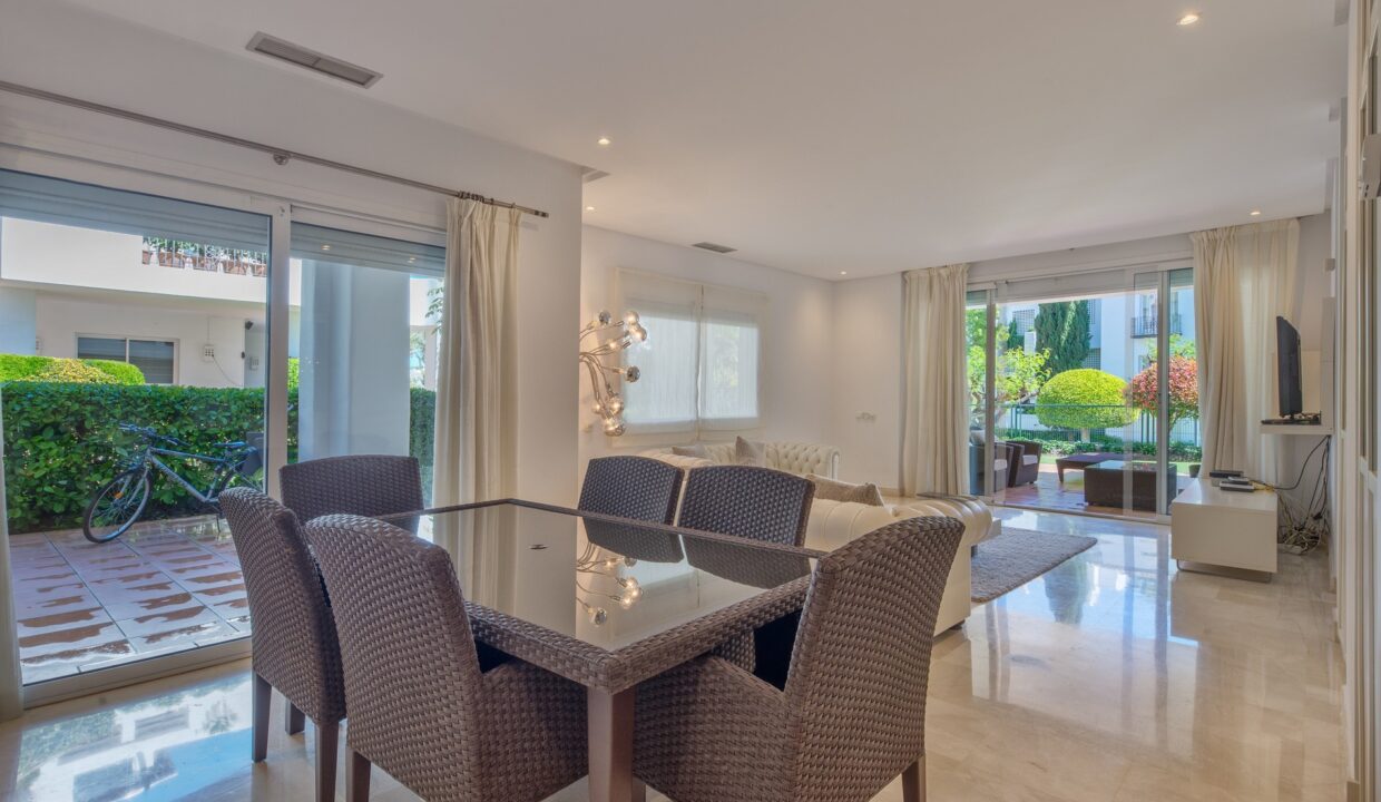 Dining Room Living room front line beach complex 3 bedroom 3 bathroom apartment with swimming pool for rent in Alcazaba beach, Estepona, Spain