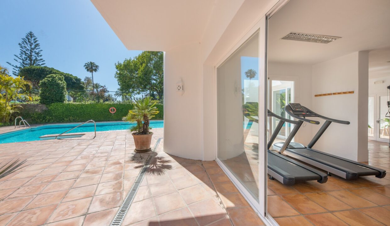 Pool 1, front line beach complex 3 bedroom 3 bathroom apartment with swimming pool for rent in Alcazaba beach, Estepona, Spain