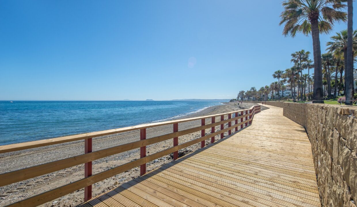 Views from the beach side complex, front line beach complex 3 bedroom 3 bathroom apartment with swimming pool for rent in Alcazaba beach, Estepona, Spain